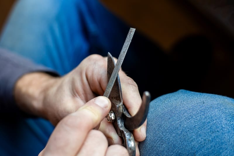 manual sharpening hand tool